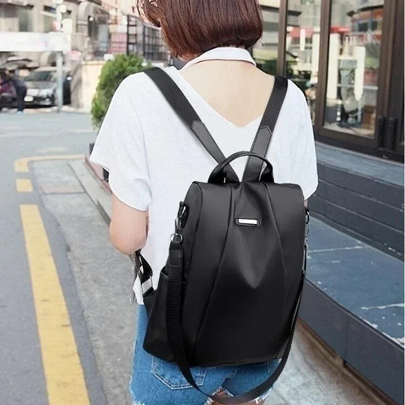 Mochila Feminina em Nylon | Leve, Impermeável e Multifuncional
